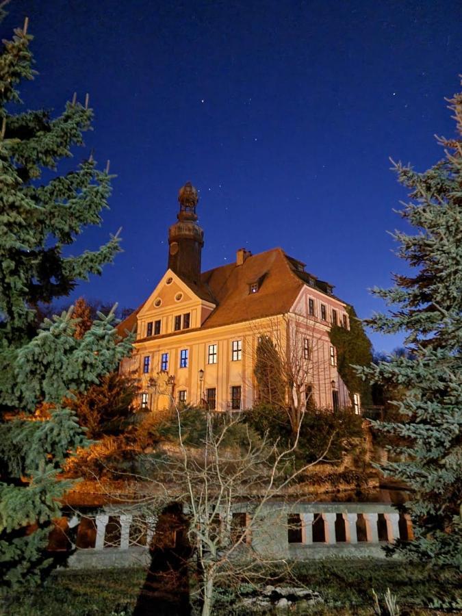 Boutique Palac Warmatowice Sienkiewiczowskie 莱格尼察 外观 照片