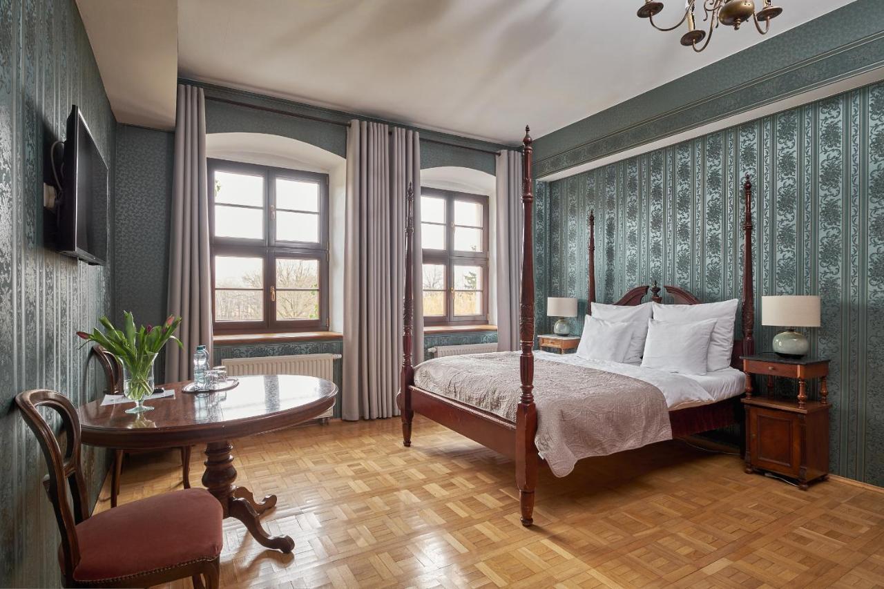 Boutique Palac Warmatowice Sienkiewiczowskie 莱格尼察 外观 照片