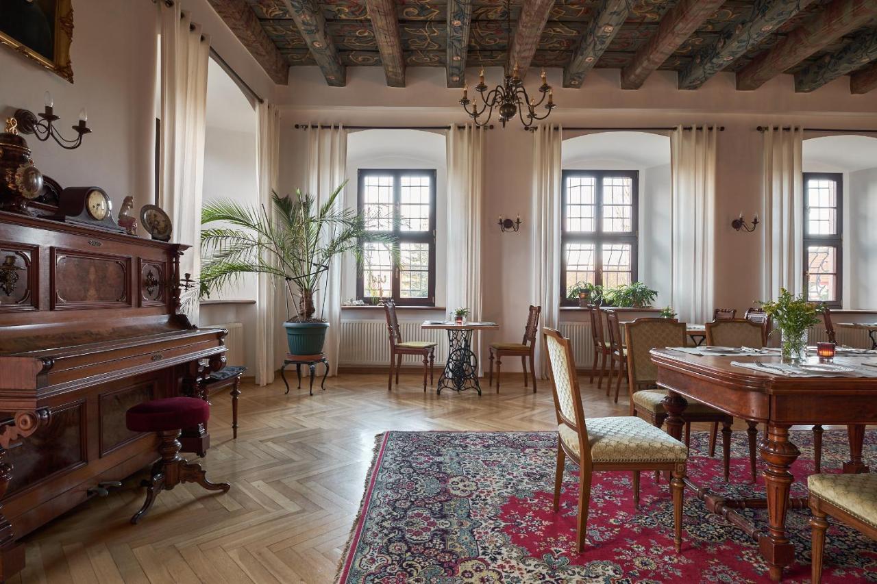 Boutique Palac Warmatowice Sienkiewiczowskie 莱格尼察 外观 照片