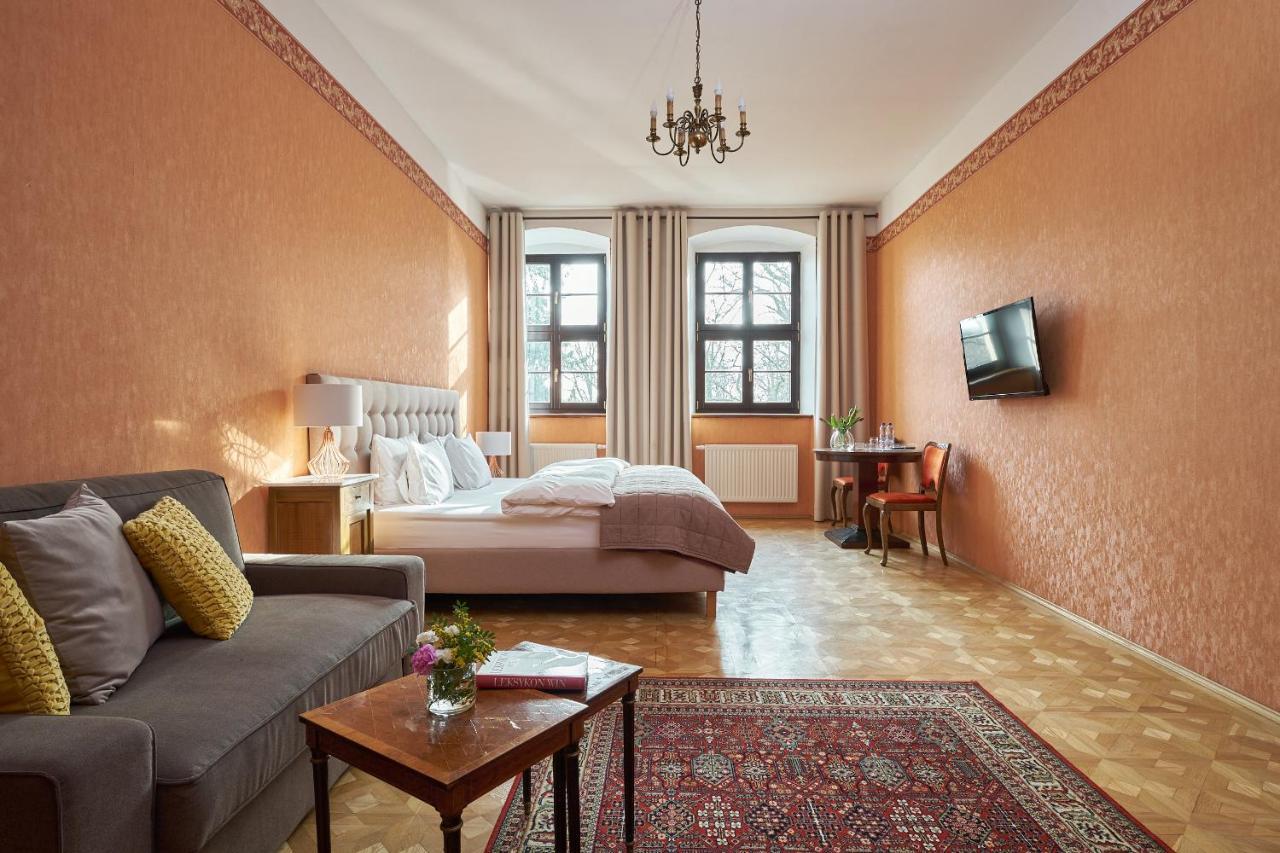 Boutique Palac Warmatowice Sienkiewiczowskie 莱格尼察 外观 照片