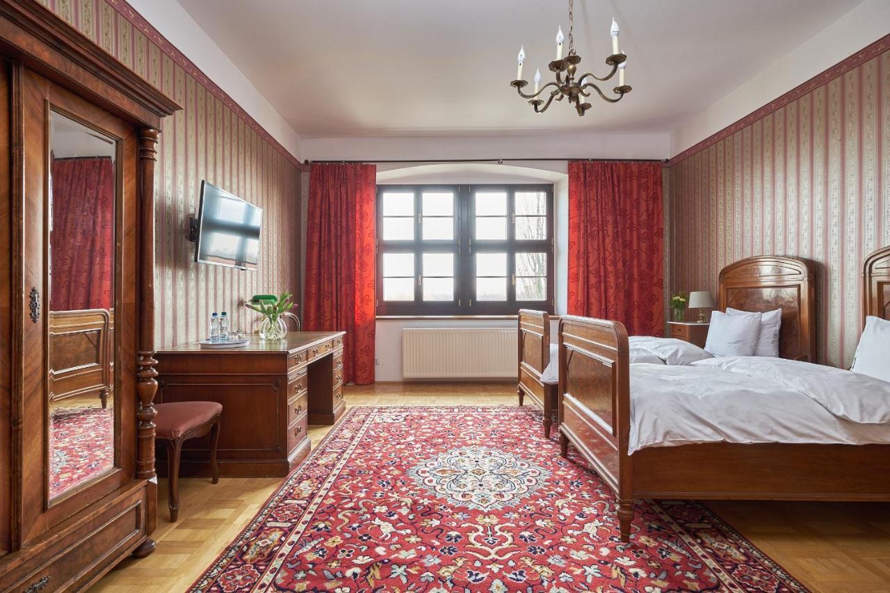 Boutique Palac Warmatowice Sienkiewiczowskie 莱格尼察 外观 照片