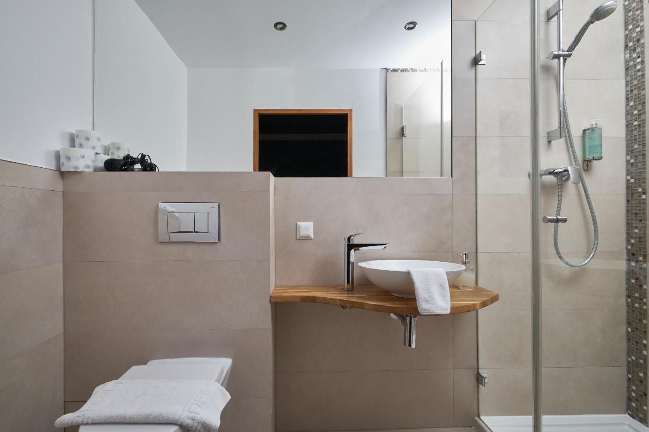 Boutique Palac Warmatowice Sienkiewiczowskie 莱格尼察 外观 照片
