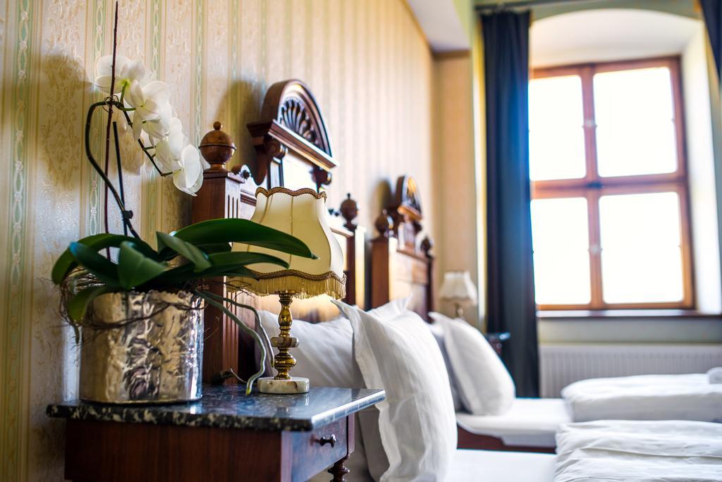 Boutique Palac Warmatowice Sienkiewiczowskie 莱格尼察 外观 照片
