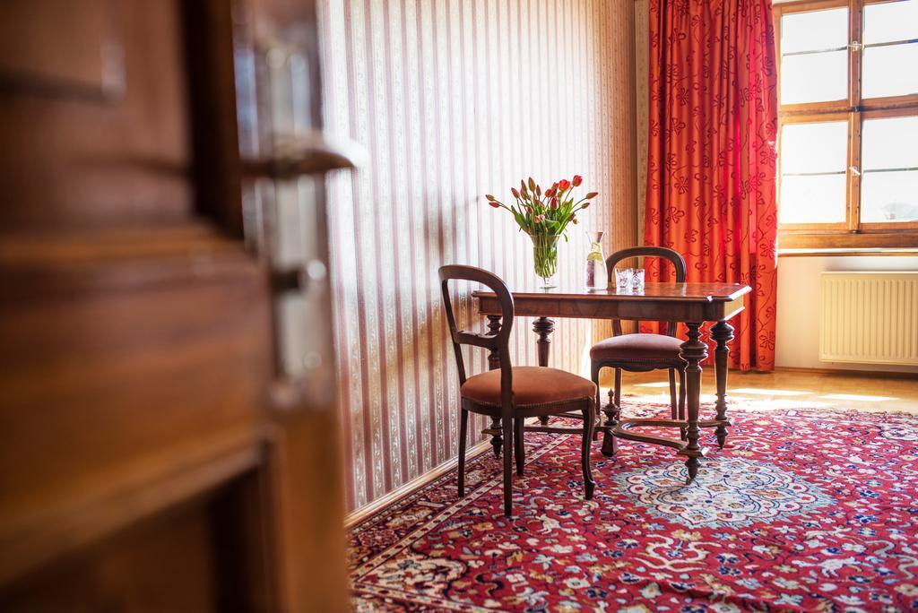 Boutique Palac Warmatowice Sienkiewiczowskie 莱格尼察 外观 照片