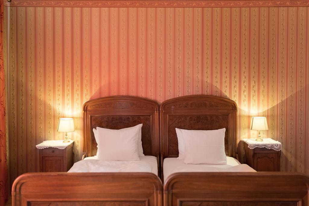 Boutique Palac Warmatowice Sienkiewiczowskie 莱格尼察 外观 照片